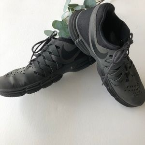 NIKE Black Fingertrap